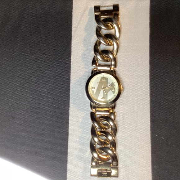 Michael Kors Runway Gold-tone Twist Chain Band Women's Watch MK3161 - Picture 11 of 11